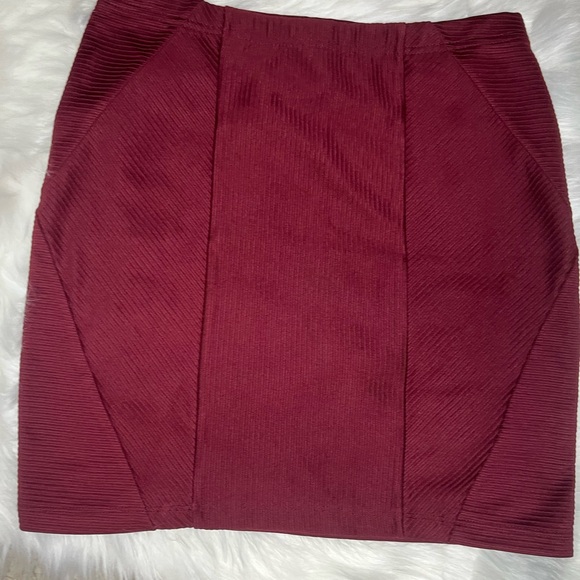 Early 2000’s Vintage Maroon mini skirt - Picture 3 of 6